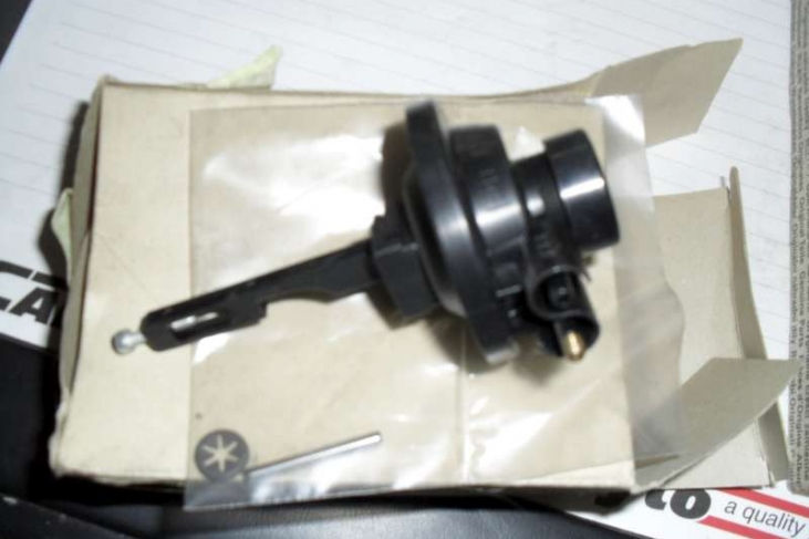Vacuumpot voor carburator 2E2, 2EE Passat/Santana 82-84, Audi 80/90 82-87, Audi 100 83-86, Scirocco/Corrado 82-92, Golf/jetta 82-91, Caddy 83-91, Golf Cabrio 82-92, Audi Coupe 81-87