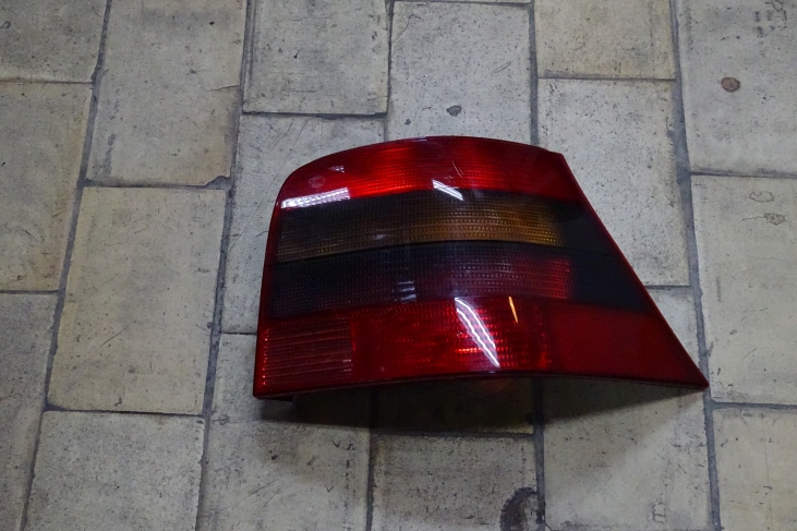 Achterlicht Golf 4 rechts 2dehands