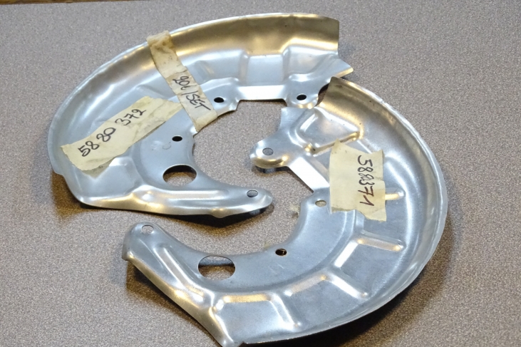 Remschijf ankerplaat set links en rechts VW Golf 2 / 3 / 4 Cabrio / Polo 3 / Vento / Jetta 2