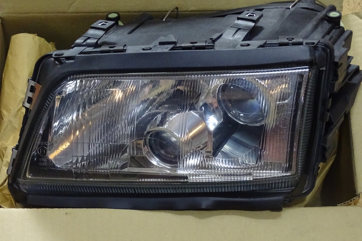 Koplamp links Audi A8