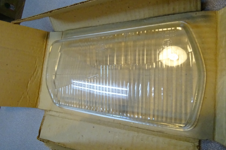 Koplampglas links Audi 100 C1 F104