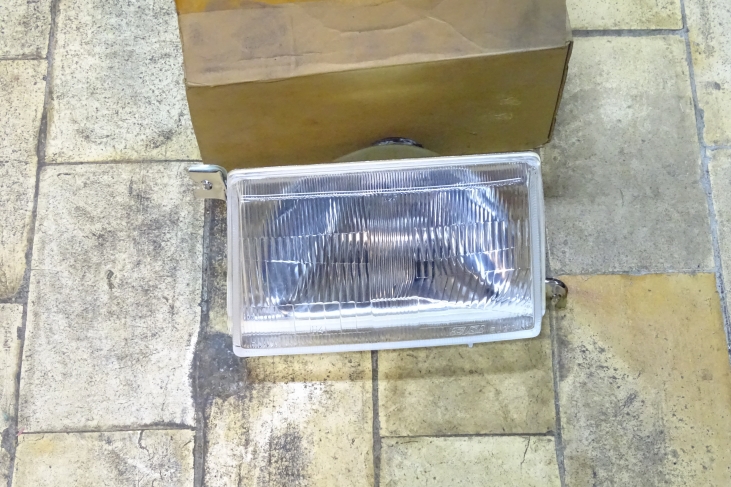 Koplamp links Datsun Cherry N12